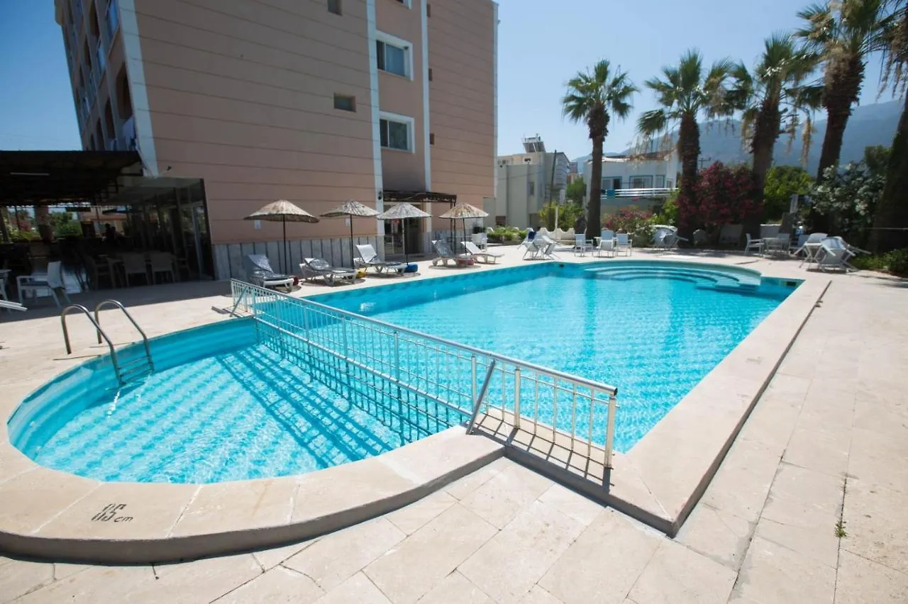 Holiday Hotel 쿠사다시