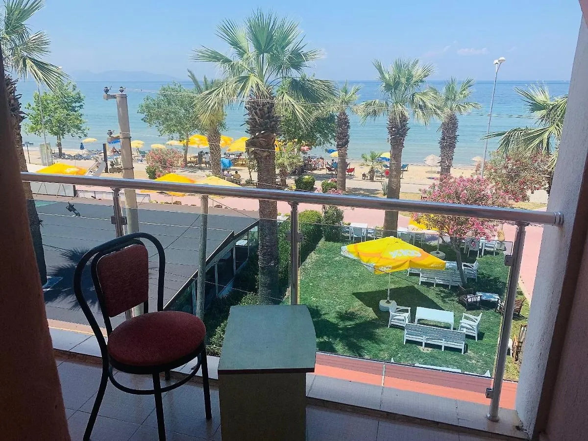 Holiday Hotel 쿠사다시